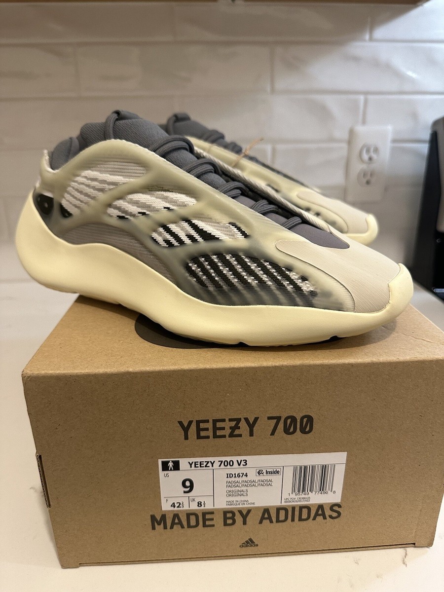 【本物保証 /関税・送料無料】Adidas YEEZY 700 V3 Fade Salt s-l1200.jpg