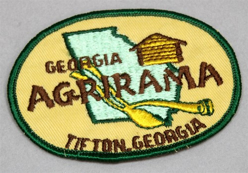 Souvenir Stoff Patch Georgia Agrirama Tifton 3-5/8" x 2-5/8" NEU alter Bestand - Bild 1 von 2