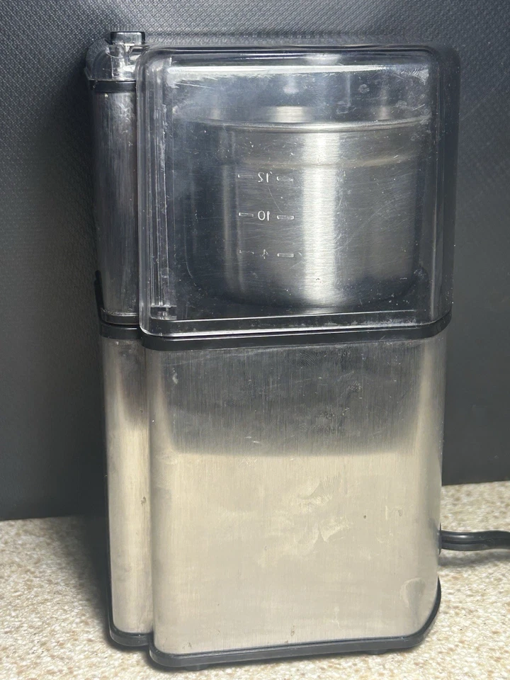 Molinillo de café central Cuisinart Grind capacidad 18 tazas Dcg-12bc Foto 3 de 4