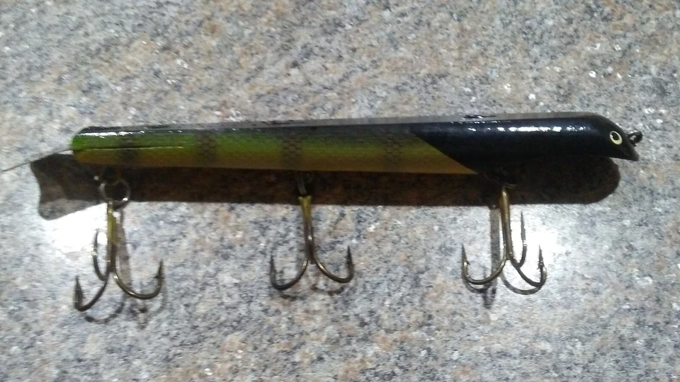 Suick Thriller 9 1/2 英寸 Muskie Pike 钓鱼饵 — 第 2/4 张图片