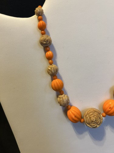 Vintage orange gerippt und hellbraun Blume Glasperlen Halskette ~ Fassverschluss 14" - Bild 2 von 7