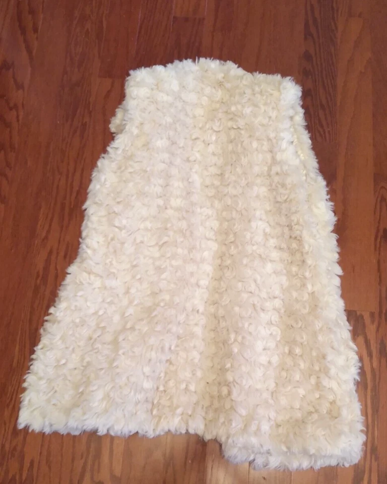 Live A Little Women's Faux Fur Vest Medium - Image 3 of 3