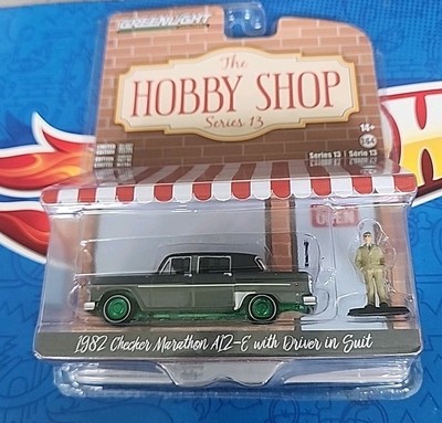 Greenlight Green Machine 1982 Checker Marathon A12-E With Driver In Suit Chase 