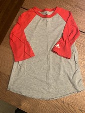 ADIDAS RAGLAN RED GREY TSHIRT KIDS SMALL 4-5 YEARS