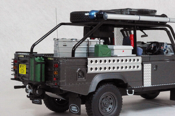 特価 京商 (1/18) ランドローバー Defender トゥームレイダー 特価 京商 (1/18) ランドローバー Defender トゥームレイダー