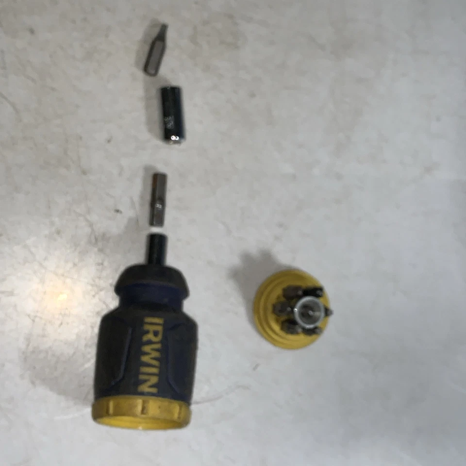 IRWIN  Stubby  magnetic Bit Holder Screwdriver W/  7 Bits & 2 Adaptor - Image 2 of 4