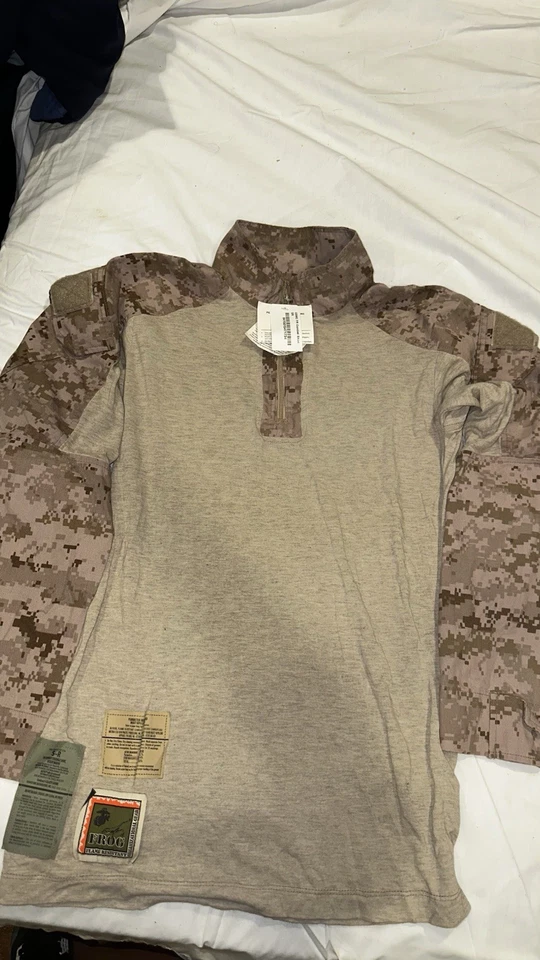Camisas militares de camuflaje del desierto pequeñas regulares USMC Foto 2 de 2