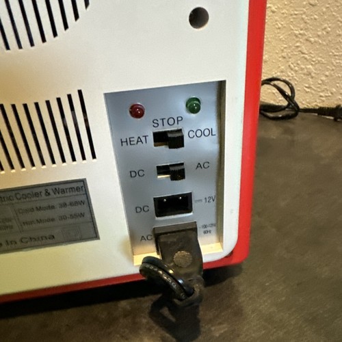 6 Can Coke Cold Drinks Thermoelectric Cooler/Warmer Mini Fridge Coca Cola Retro - Picture 5 of 5