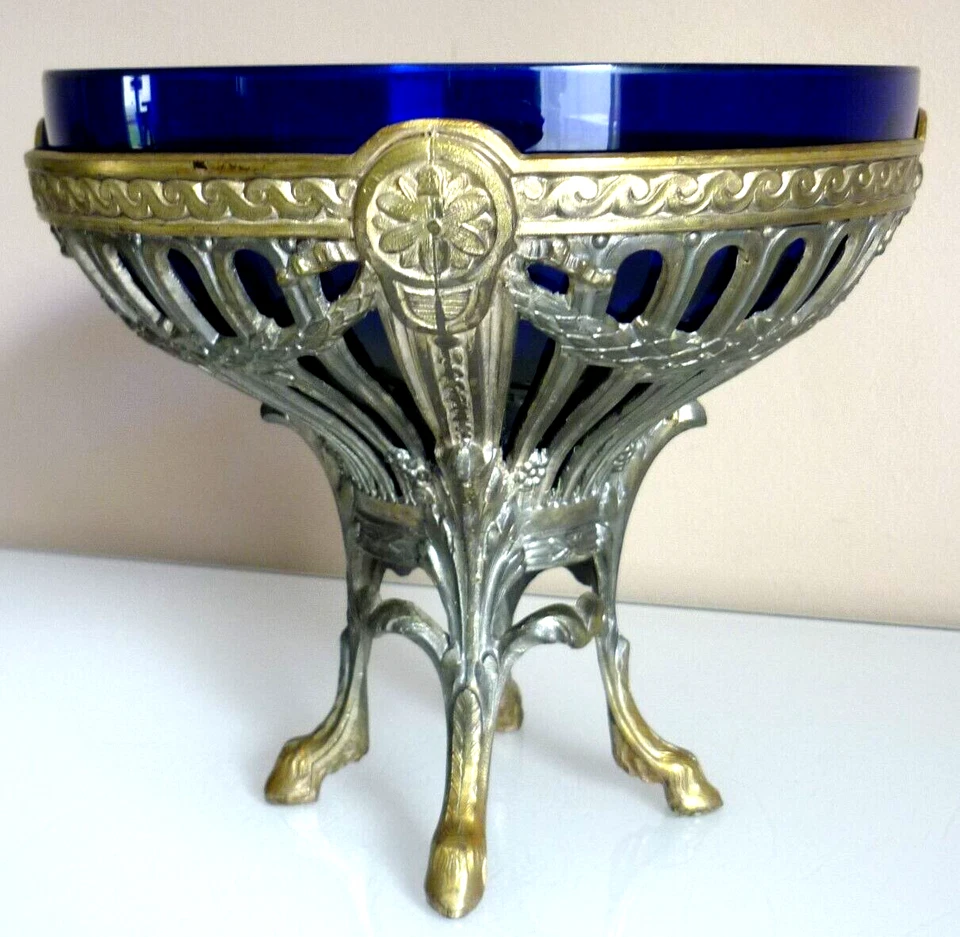 COUPE, CENTRE DE TABLE ANCIEN, METAL PATINE LOUIS XVI, VERRE SOUFFLE BLEU COBALT - Photo 3/4