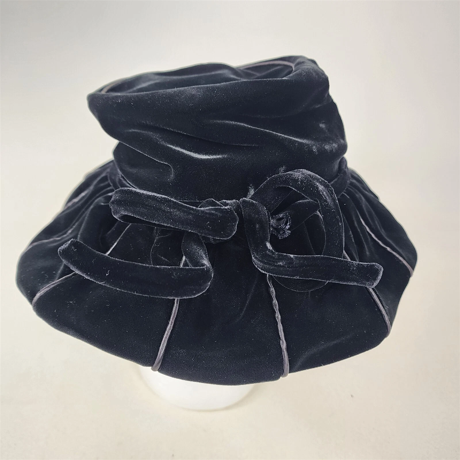 Chapeau velours noir large bord Christian Dior Chapeaux Paris vintage