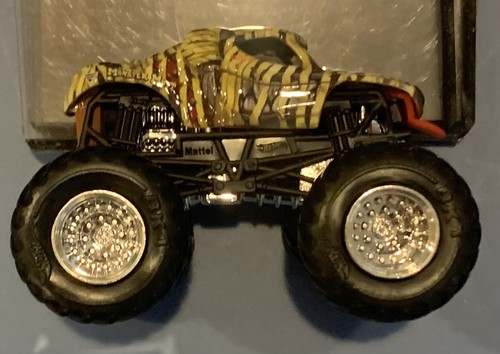 Hot Wheels MONSTER JAM Monster Mutt Mummy Halloween 1:64 - Picture 2 of 3