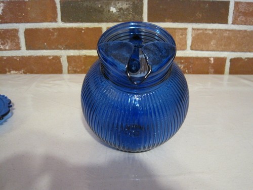 HAZEL ATLAS RIBBED COBALT BLUE TILT PITCHER, 5 JUICE GLASSES & PLATE - Picture 10 of 12