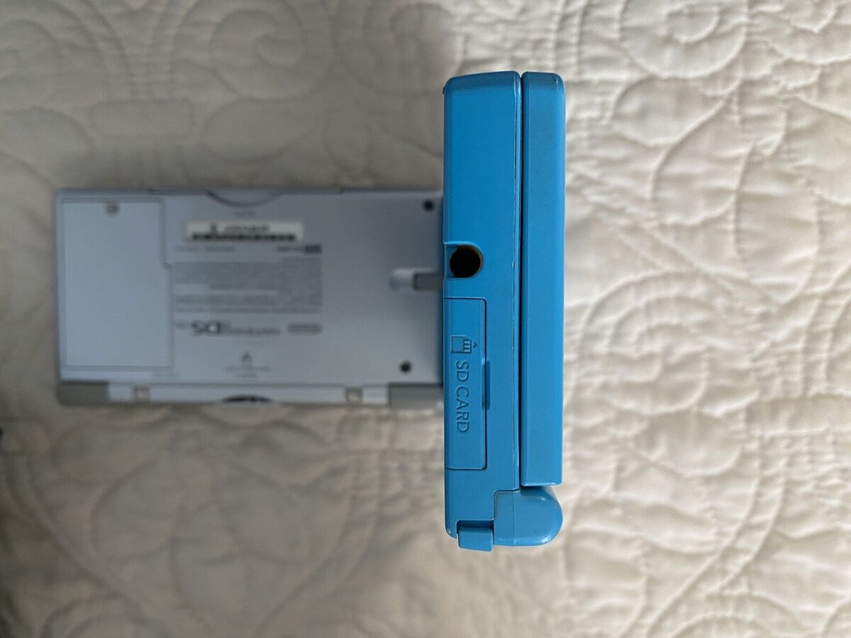 Nintendo DSi Light Blue with box bundle includes 5 games Nintendo DSi Light Blue with box bundle includes 5 games