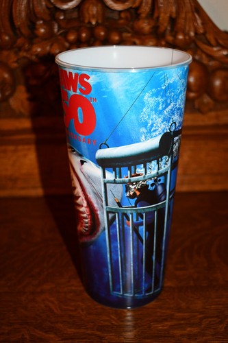 ¡Cubo, taza y peluche de palomitas de maíz Jaws 50 aniversario totalmente nuevos! Alamo Cinemark! - Imagen 8 de 9