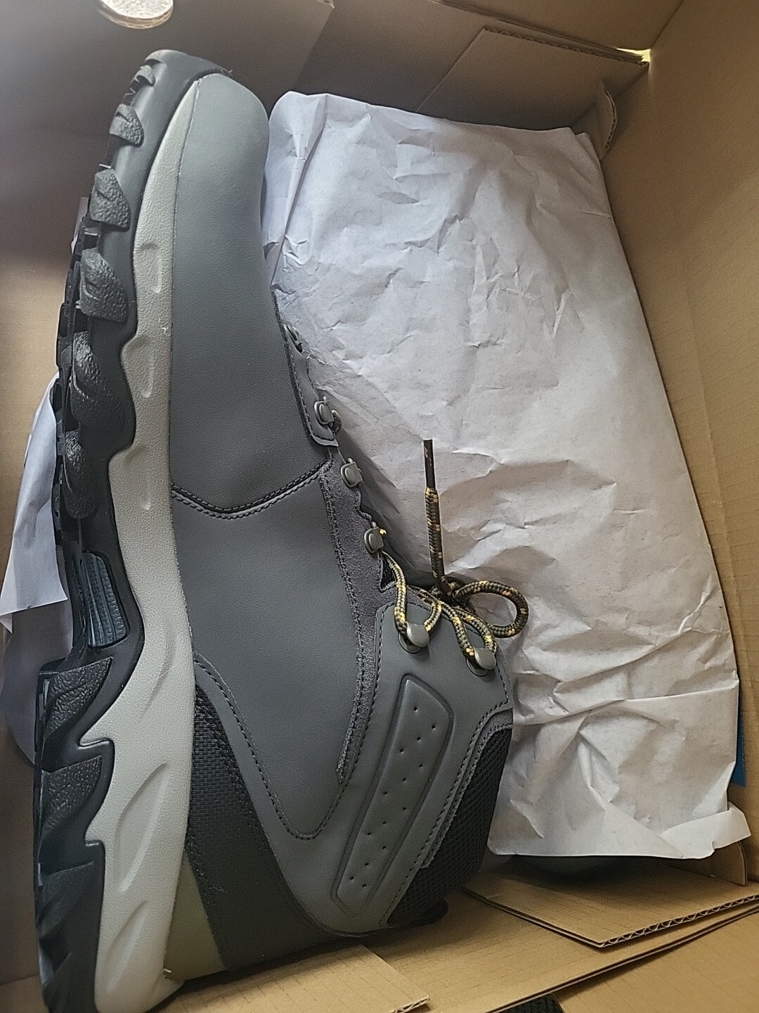 Columbia Men’s Newton Ridge Plus II Waterproof Hiking Boots