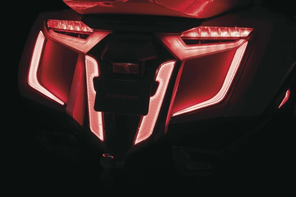 Capa traseira de LED Kuryakyn Omni preta 3259 - Imagem 4 de 4
