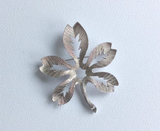 Trifari USA Vintage hübsche Blatt Brosche signiert.