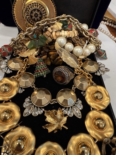 Lotto bigiotteria costume vintage Estate! TRIFARI, AVON e altri! - Foto 4 di 6