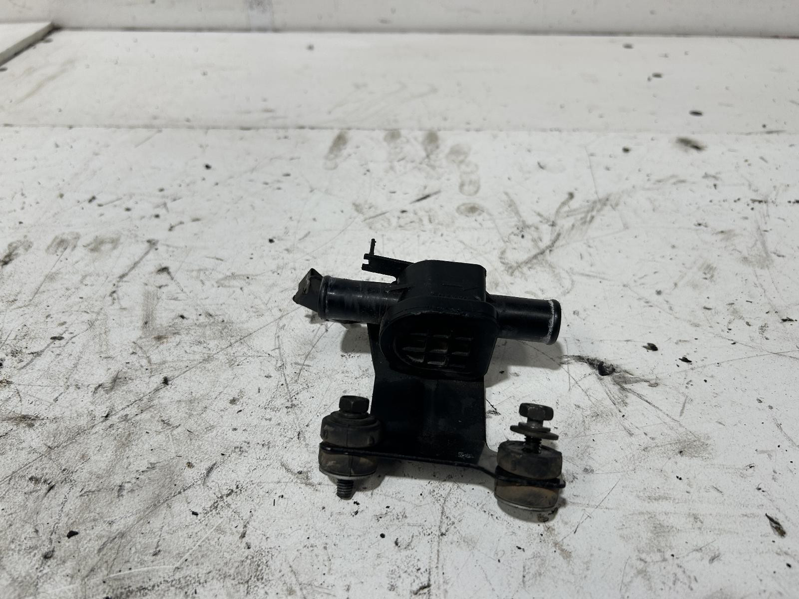 Toyota Landcruiser Heater Tap HZJ80 05/1990-03/1998 - thumbnail 2