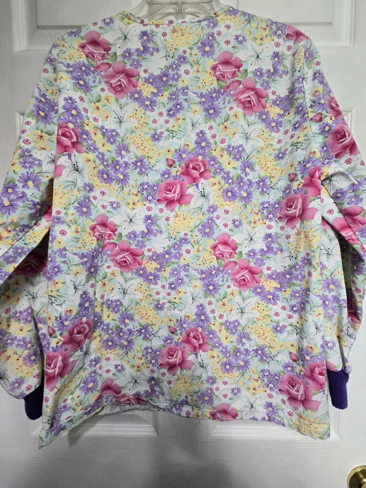 Simply Basic SCRUB JACKET size S-Pastel Roses/Floral Snap-Up-Chest 21.5"/L 26.5" - Image 2 of 4