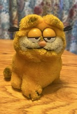 Garfield 1981 Vtg. 5  Plush. United Feature Syndicate Inc. R. Daxin  Co.