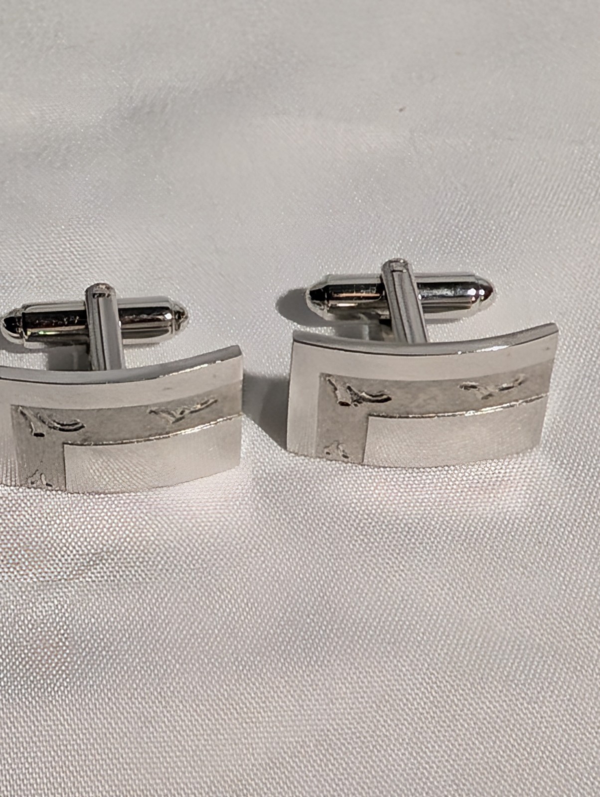 VTG Silver Tone Etched Rectangular Curved Cufflin… - image 3