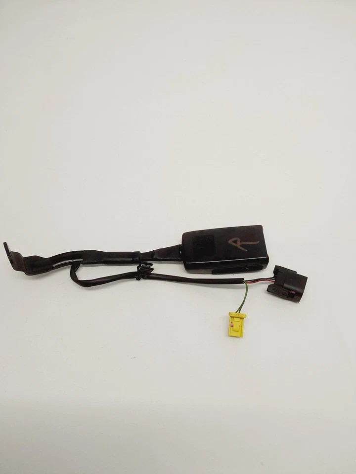 2007 Volkswagen Passat Front Right Seat Belt Buckle OEM - Image 2 of 4
