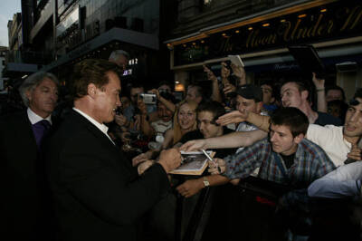 Arnold Schwarzenegger at premiere of Terminator 3 Rise of the Mach- Old Photo 23