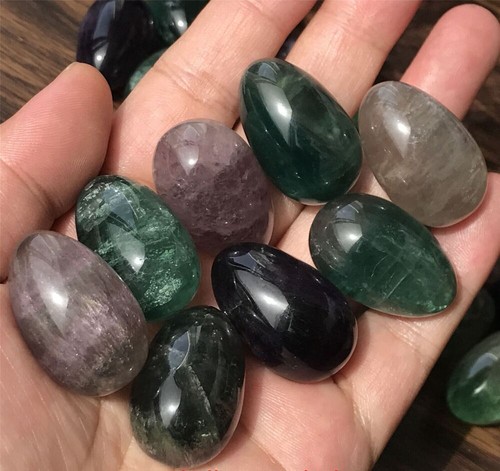 10 pezzi pietra fluorite naturale uovo cristallo teschio intagliato gemma curativa Reiki senza foro - Foto 3 di 5
