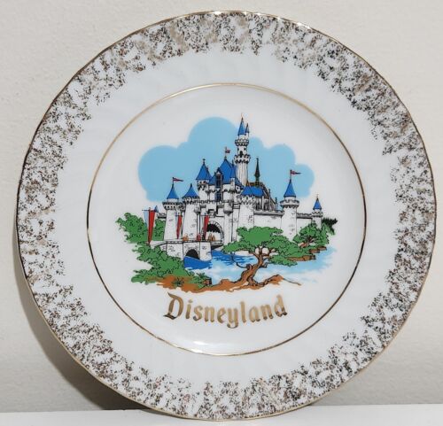 Disneyland Plate Vintage Gold Trim Castle Magic Kingdom Sleeping Beauty Japan - 第 1/2 張圖片