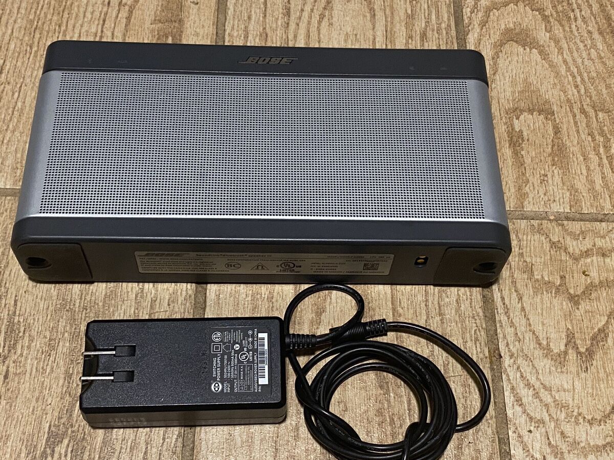 Bose Soundlink III Bluetooth Speaker - Silver -w original Bose Soundlink III Bluetooth Speaker - Silver -w original