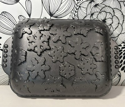 Nordic Ware Silver Snowflake 11 x 8.5 Non-Stick Cast Aluminum Cake Pan USA Made
