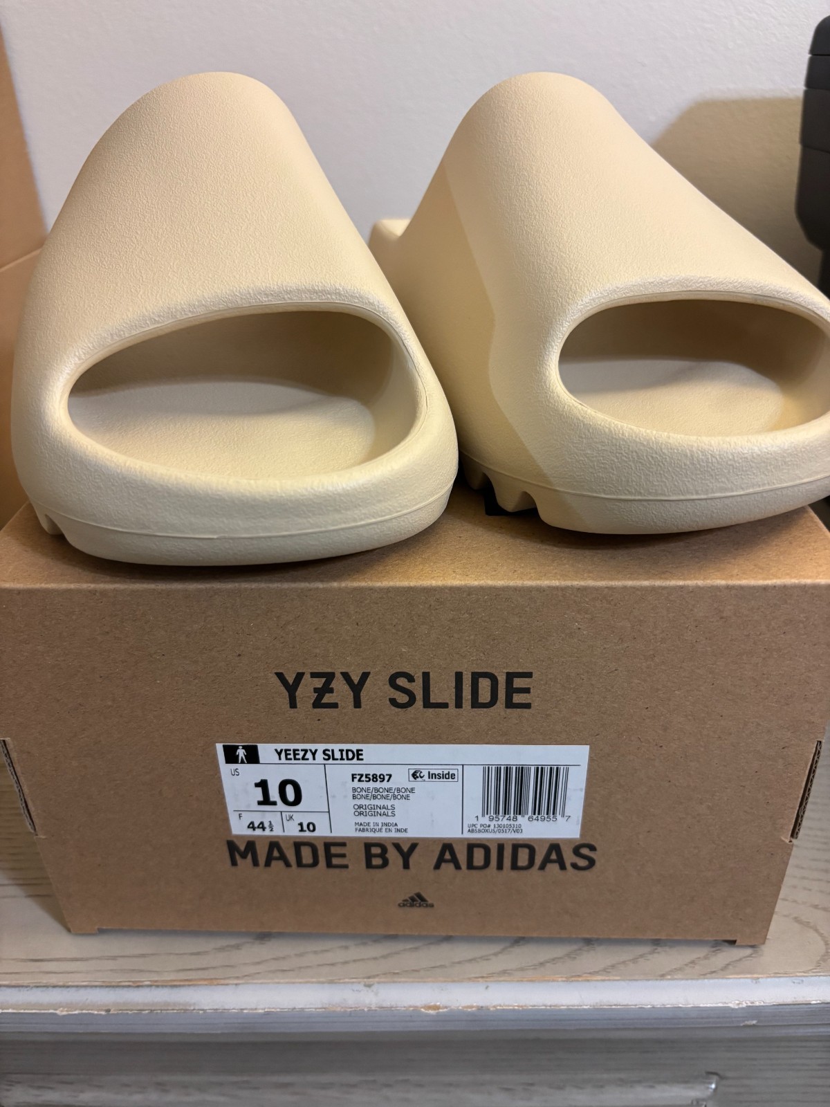 YEEZY SLIDE FZ5897 SIZE 10 thumbnail 2