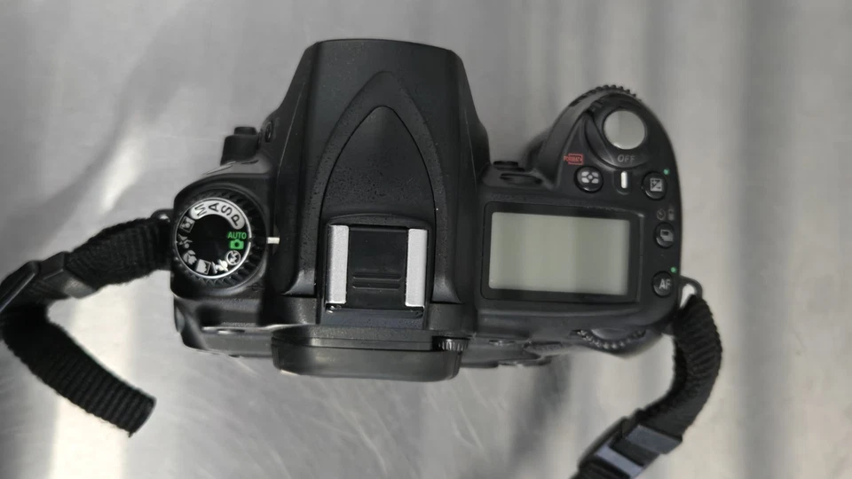 Cuerpo de cámara Nikon D90 DSLR (tarjeta SD de 128 GB y cargador de batería) Foto 2 de 4