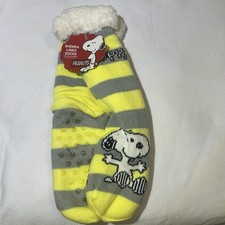 Peanuts Snoopy 1 Pair Slippers Sherpa Lined Socks Warm Non Slip One Size NEW 