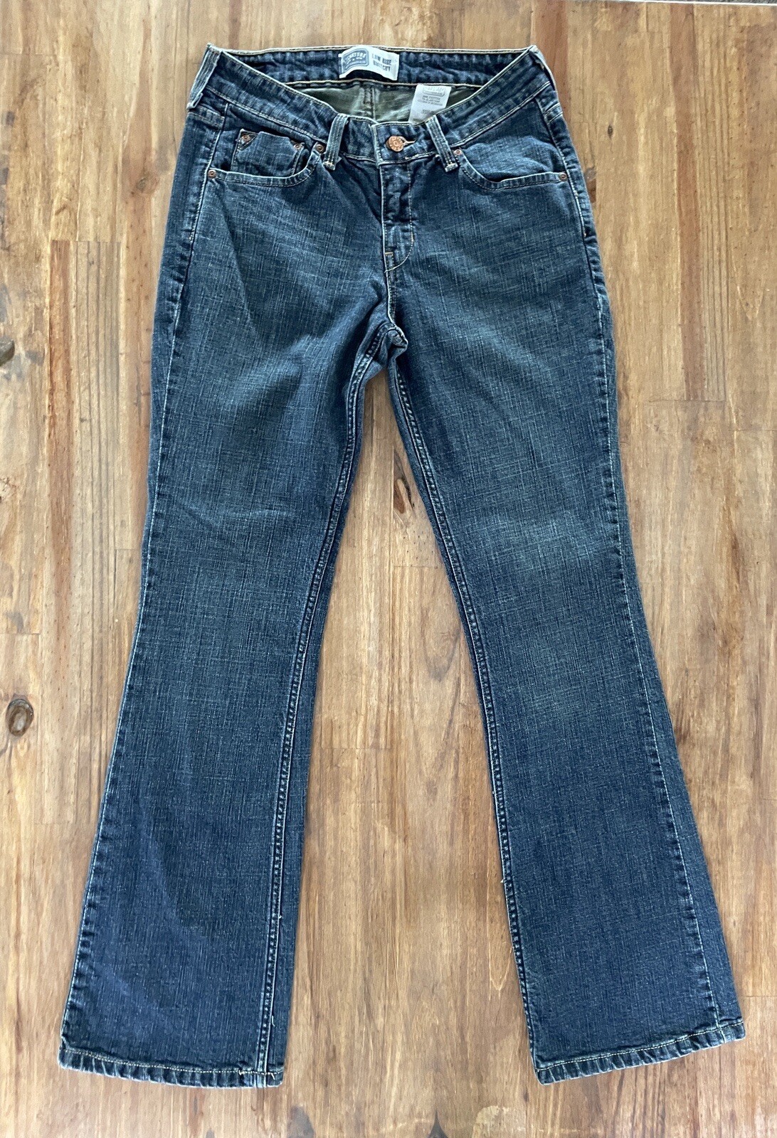 Levi's Signature Women's Size 6 Blue Low-Rise Bootcut Jeans