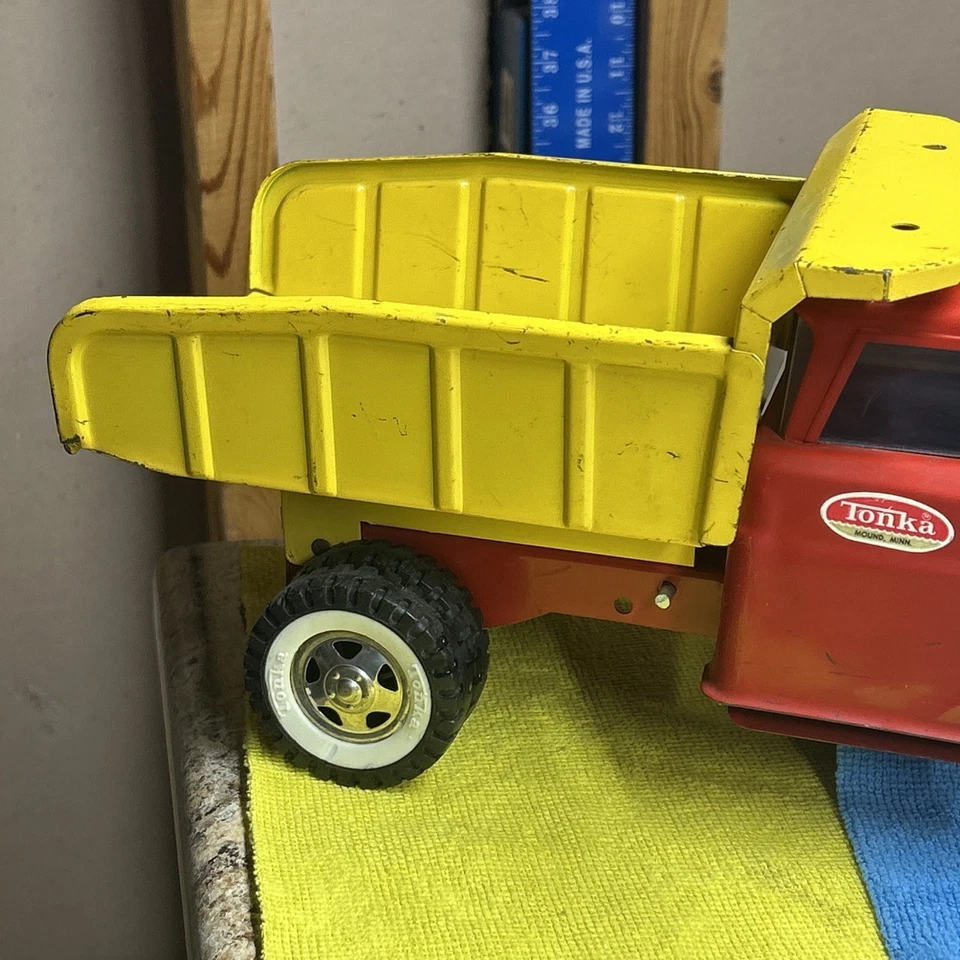 Vintage Tonka Dump Truck - Original Red And Yellow With Sand Loader - Nice🔥🔥 - Image 2 of 4