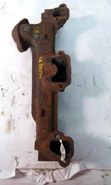 75-79 Chrysler Cordoba Driver Left Exhaust Manifold Without Air - Image 3 of 4