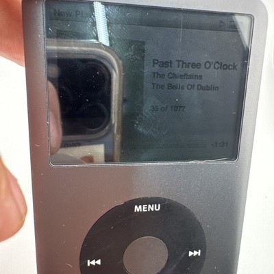 Apple iPod Classic 7th Generation 160GB Space Grey/Model MC297LL
