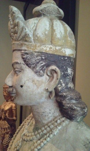 Estatua de guardia del palacio mogol indio de los siglos XVII-XVIII en estuco Foto 4 de 4