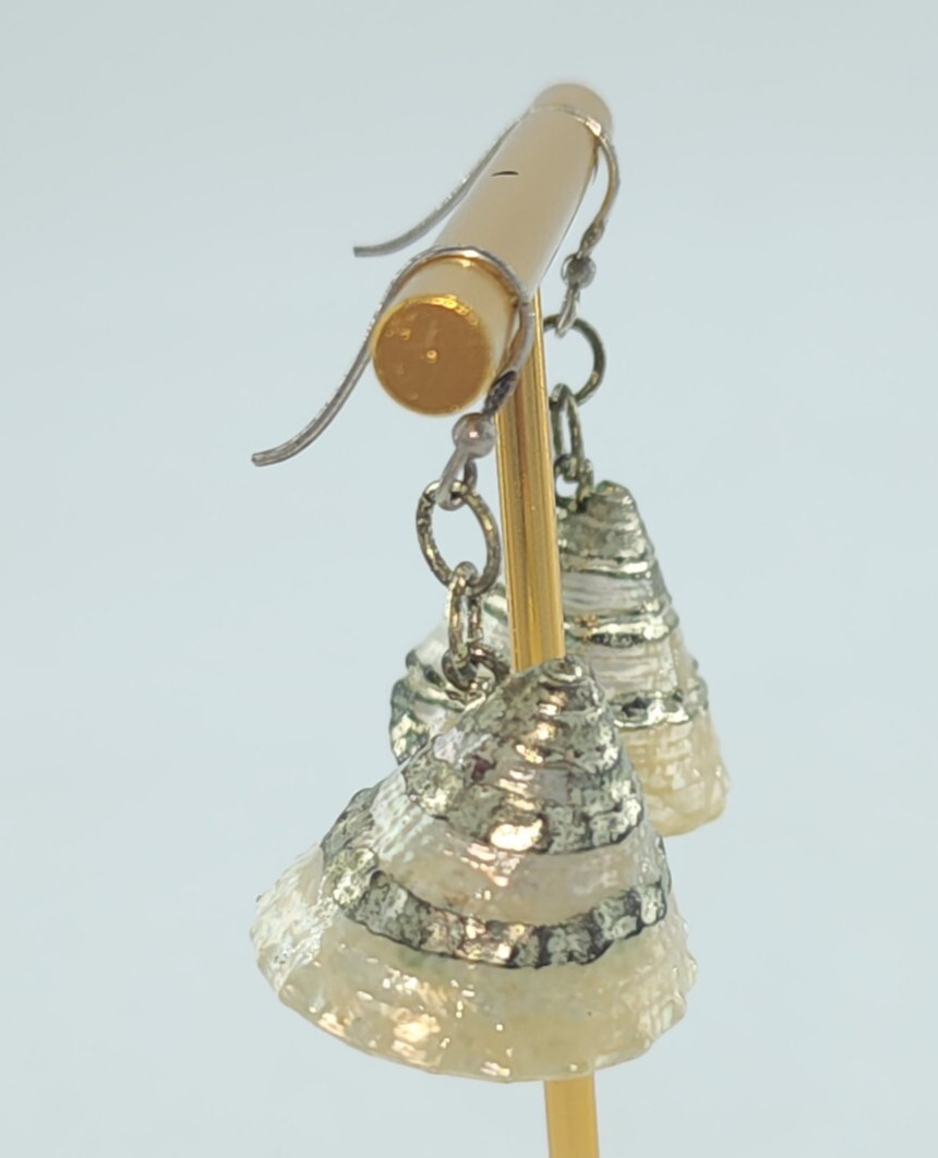 Artisan Real Conch Shell with Silver Accents Dang… - image 4