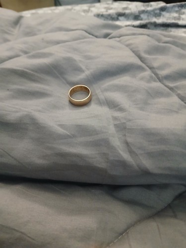 14k yellow gold wedding band unisex - Picture 2 of 5