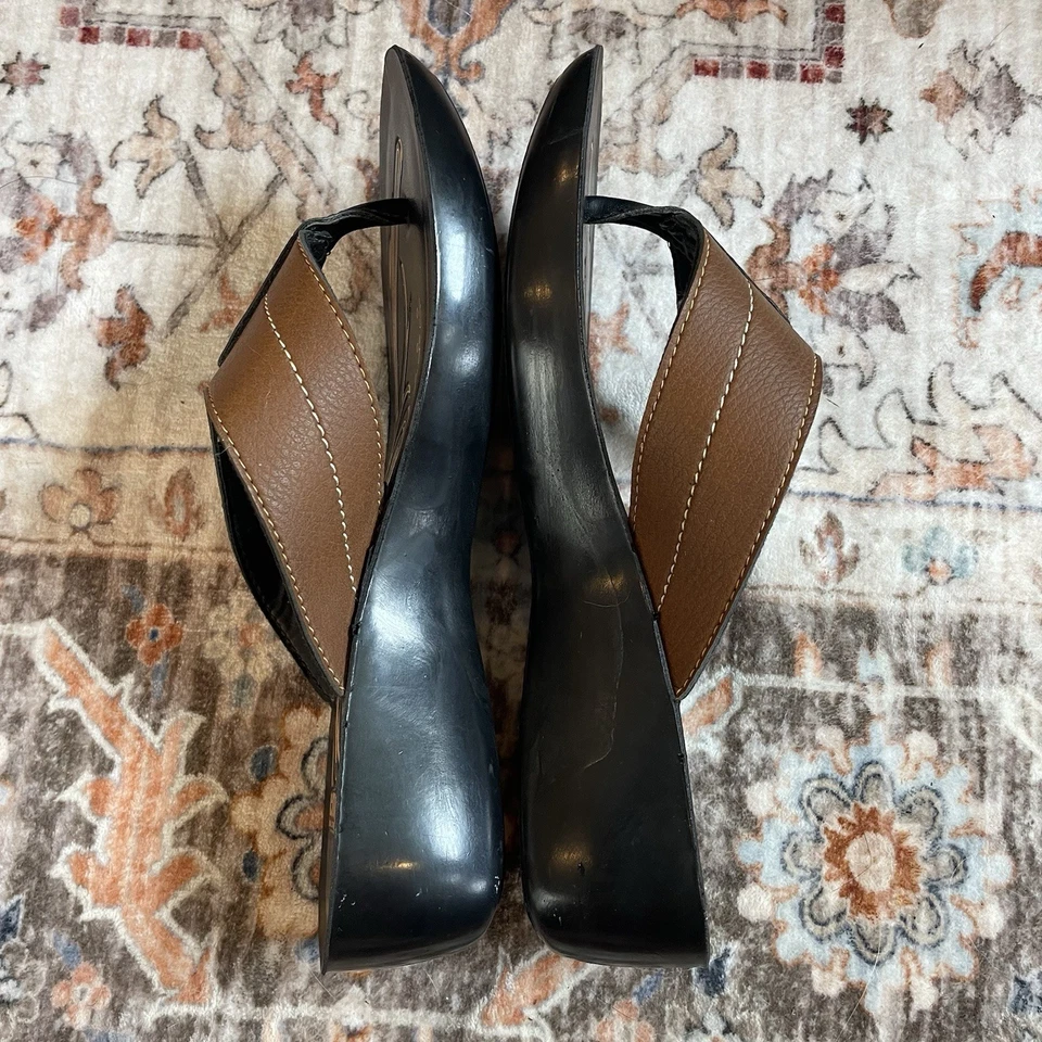 Sandalias Aerosoft talla 40 (US 9).  Negro y marrón. Excelente forma. "Tacón de 2"""  Foto 3 de 4