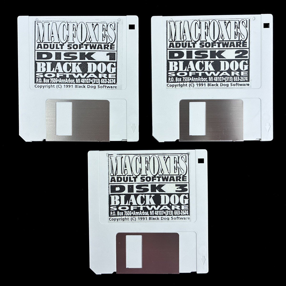 1992 Black Dog Software MACFOXES Mac II Macintosh Game Software