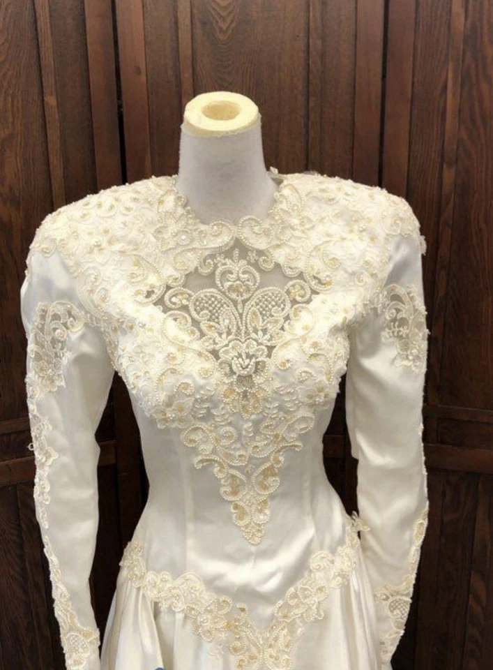 Vintage Wedding Dress | Keyhole Back | Dangling Pearl Trim | Fairy | Cottagecore - Image 3 of 4
