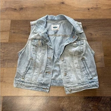 Old Navy Women's light wash sleeveless denim vest size medium