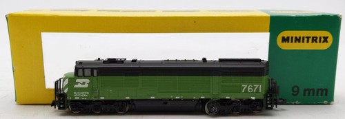Locomotora diésel para pasajeros Trix T12049 escala N Burlington Northern U30CG #7671 | Zustand: Used