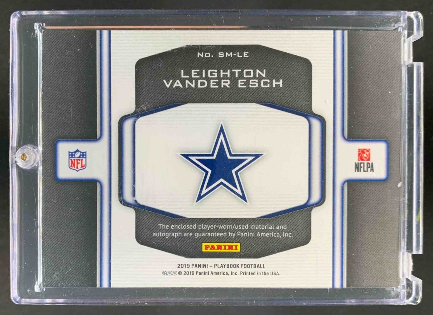 Leighton Vander Esch 2019 Panini Playbook Signature Patch Auto Cowboys /199 view 2
