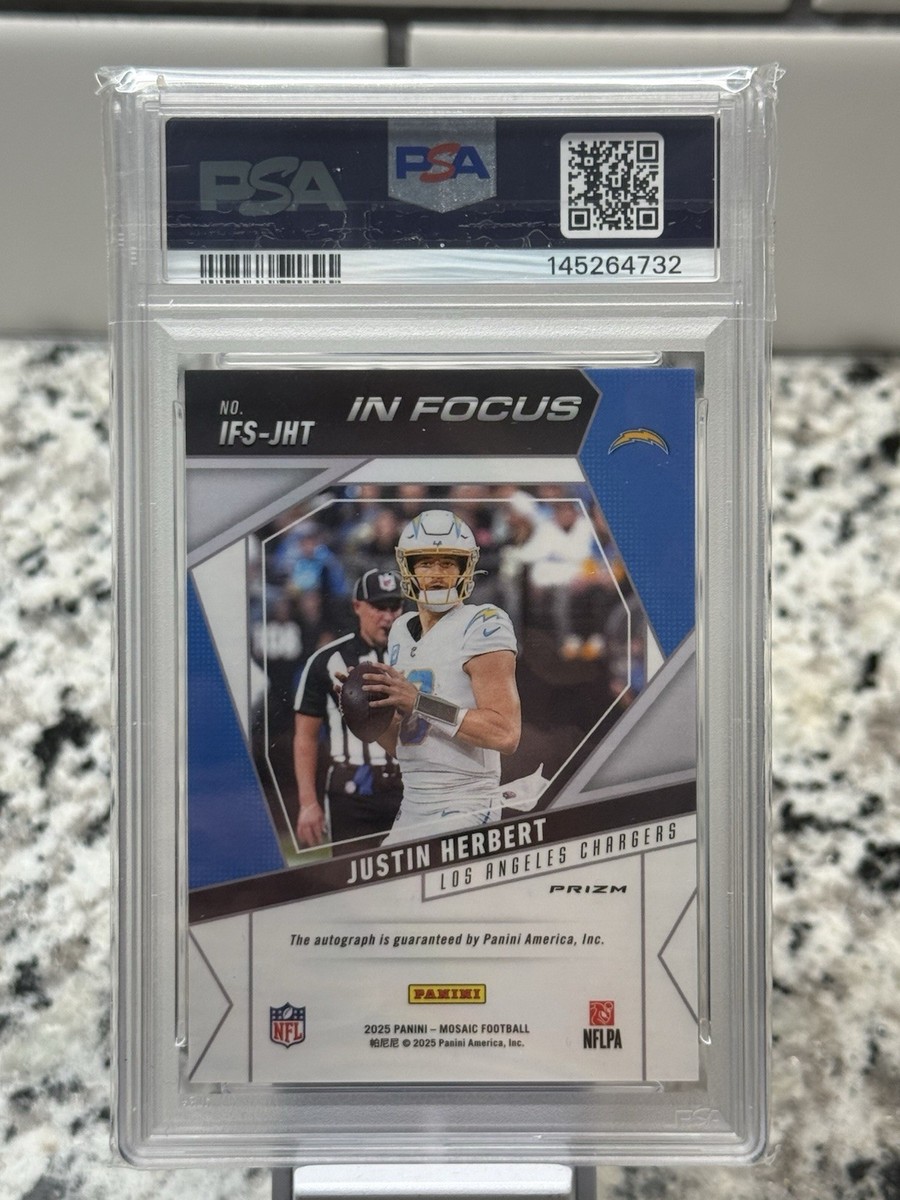 2025 PANINI MOSAIC IN FOCUS SIGNATURES #IFS-JHT Justin Herbert PSA