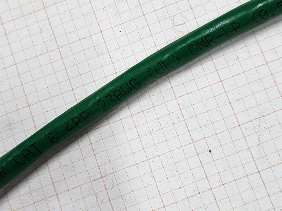 Cable de red blindado General Cable GenSPEED 6 23/4P Cat6 F/UTP CMR verde/100 pies Foto 4 de 4